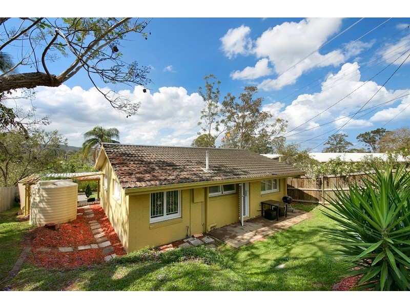 41 Trenton Street, Kenmore QLD 4069