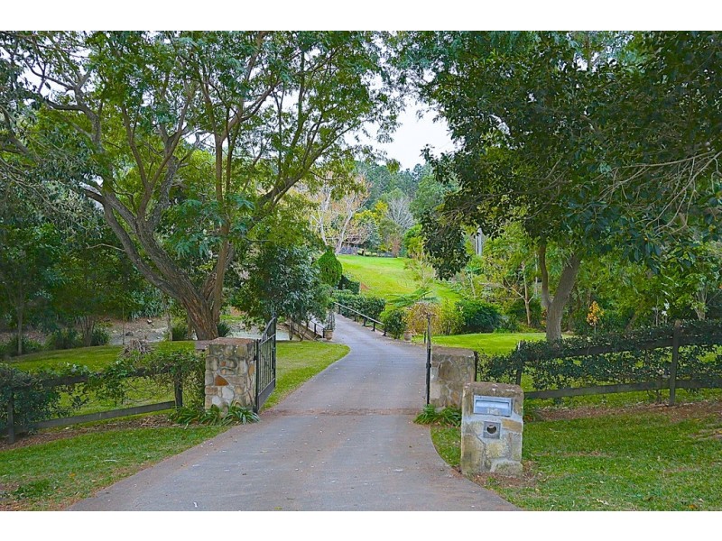 199 Moons Lane, Brookfield QLD 4069