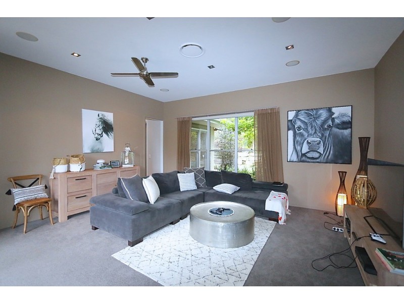 199 Moons Lane, Brookfield QLD 4069