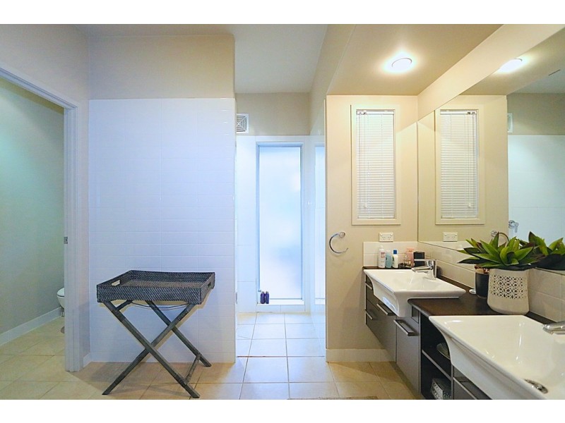 199 Moons Lane, Brookfield QLD 4069