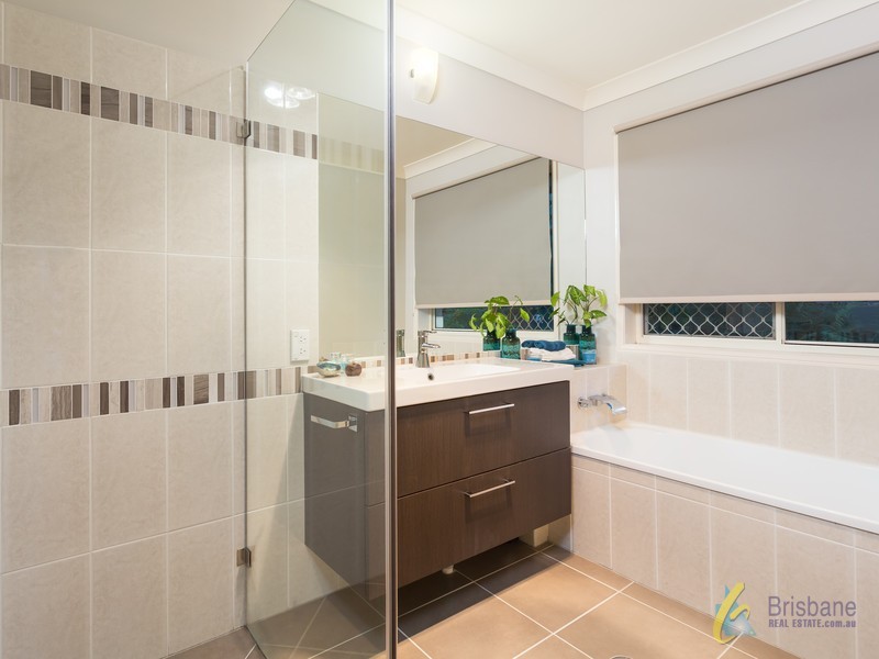 4 Doncaster Pl, Forest Lake QLD 4078