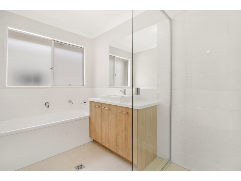 3 Eugenia Close, Kenmore QLD 4069