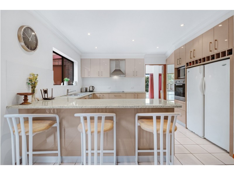 11 Bondel Street, Mount Ommaney QLD 4074