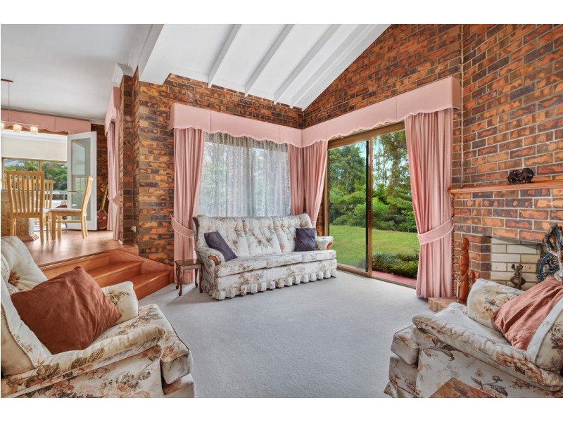 11 Bondel Street, Mount Ommaney QLD 4074