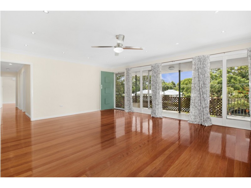 36 Fawkner Street, Chapel Hill QLD 4069