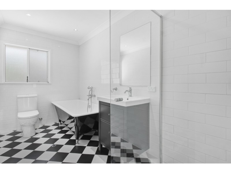 36 Fawkner Street, Chapel Hill QLD 4069