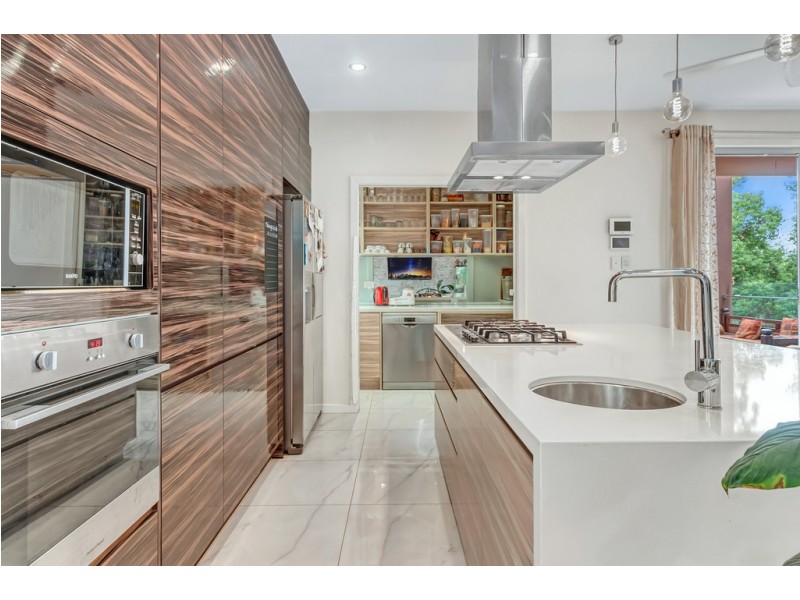 44 Burns Parade, Chapel Hill QLD 4069