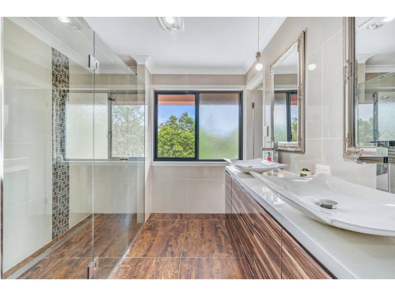 44 Burns Parade, Chapel Hill QLD 4069