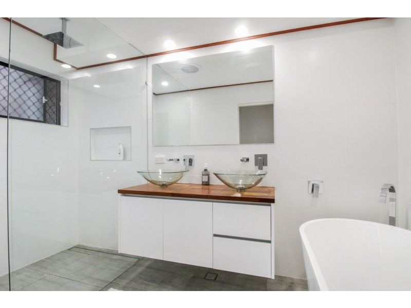 3 Struan Street, Chapel Hill QLD 4069
