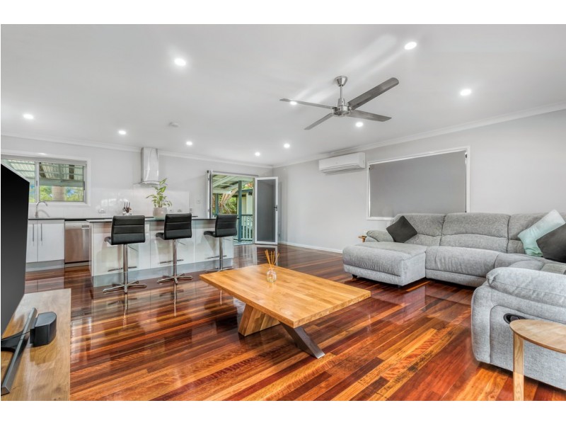 8 Tad Street, Kenmore QLD 4069