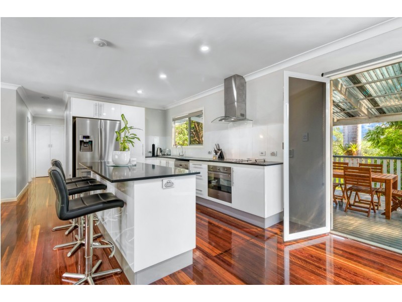 8 Tad Street, Kenmore QLD 4069