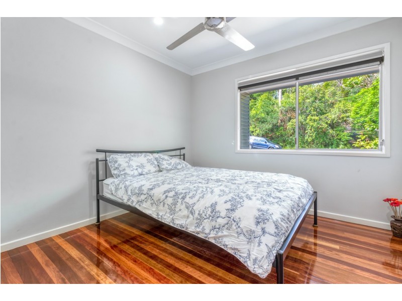 8 Tad Street, Kenmore QLD 4069