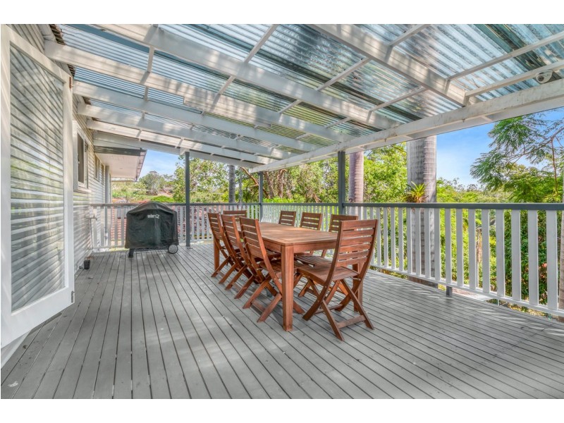 8 Tad Street, Kenmore QLD 4069