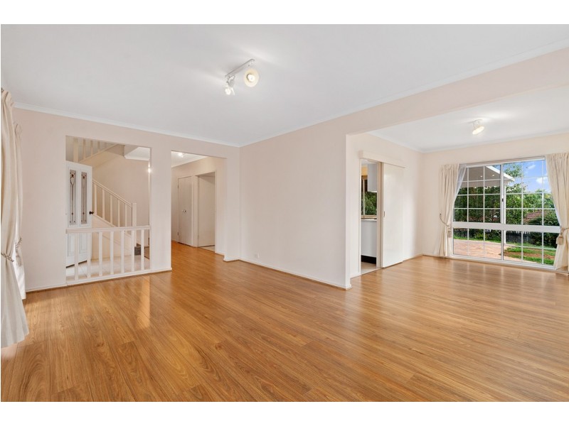 8 Cheviot Place, Sinnamon Park QLD 4073