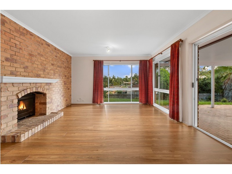 8 Cheviot Place, Sinnamon Park QLD 4073