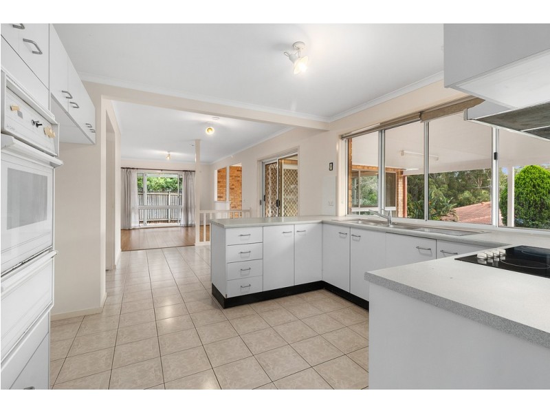 8 Cheviot Place, Sinnamon Park QLD 4073