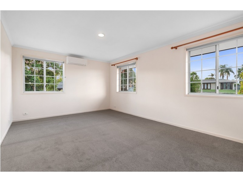 8 Cheviot Place, Sinnamon Park QLD 4073