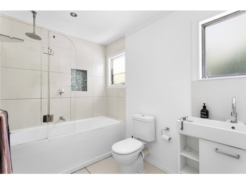33 Fallbrook Street, Kenmore QLD 4069