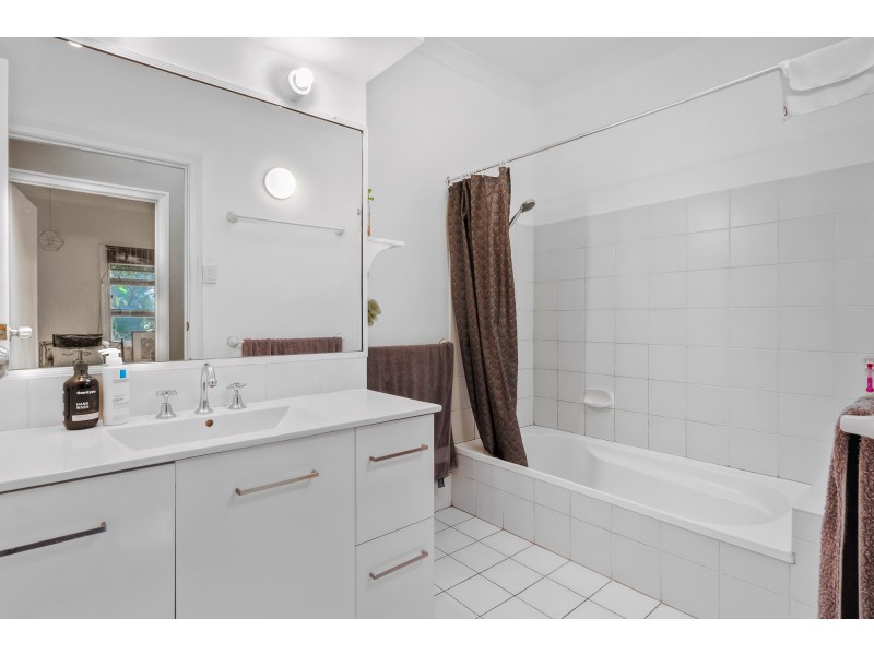 44 Burbong Street, Chapel Hill QLD 4069