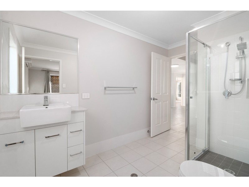 4 Bauhinia Place, Kenmore QLD 4069