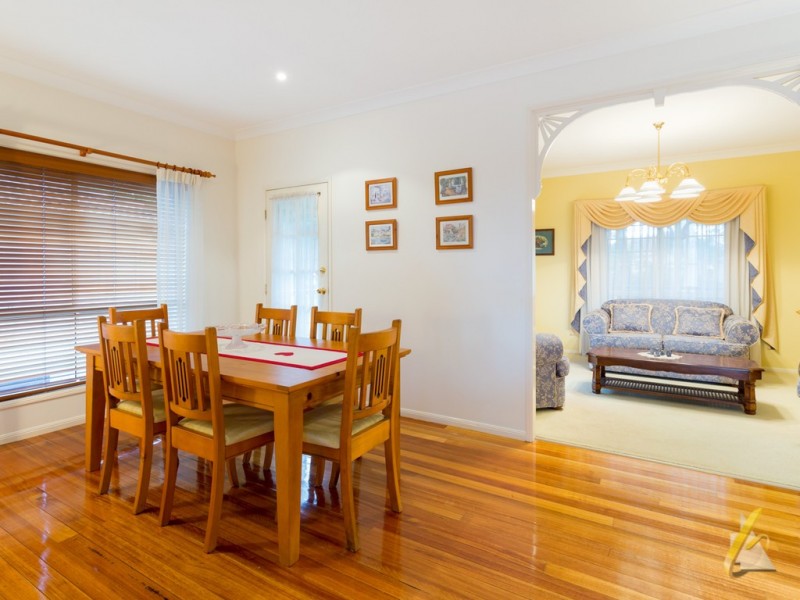 16 Landsborough Place, Forest Lake QLD 4078