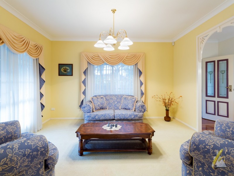 16 Landsborough Place, Forest Lake QLD 4078