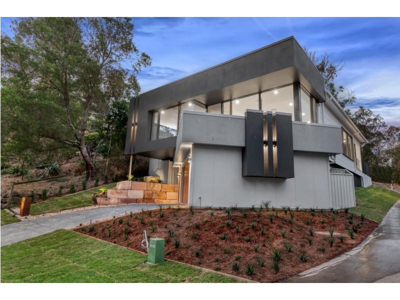 15a Tamarix Street, Chapel Hill QLD 4069