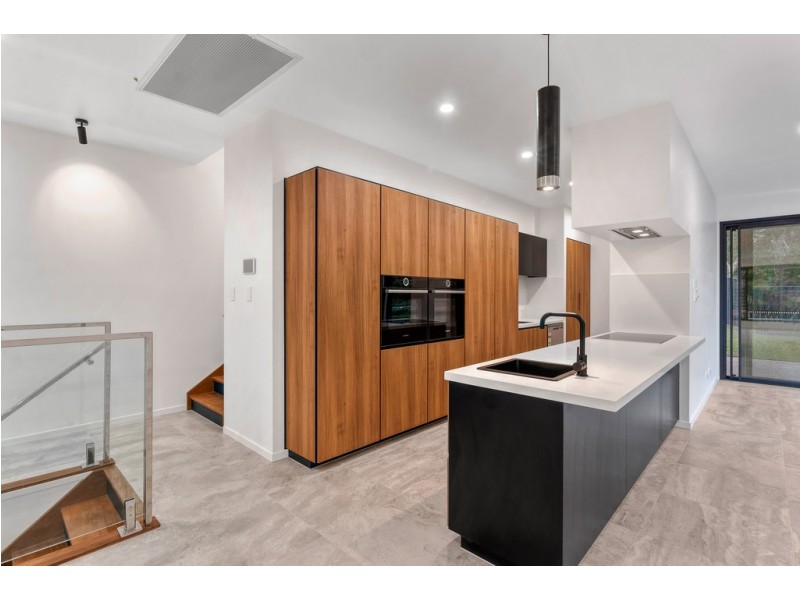 15a Tamarix Street, Chapel Hill QLD 4069