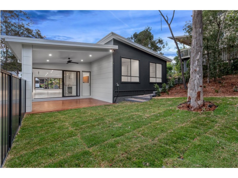 15a Tamarix Street, Chapel Hill QLD 4069
