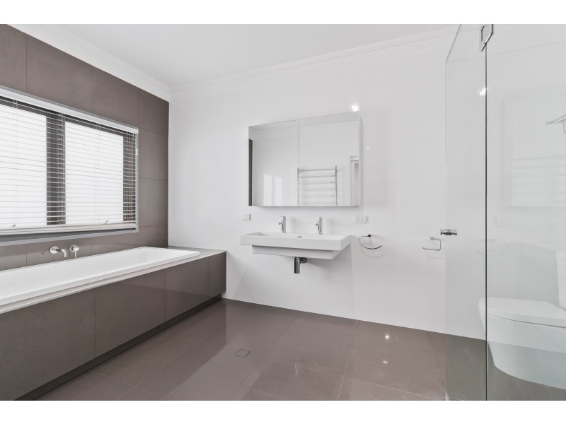 20 Saunders Street, Indooroopilly QLD 4068