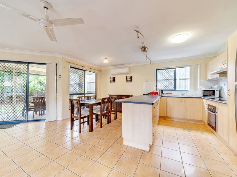 11 Crediton Place, Forest Lake QLD 4078