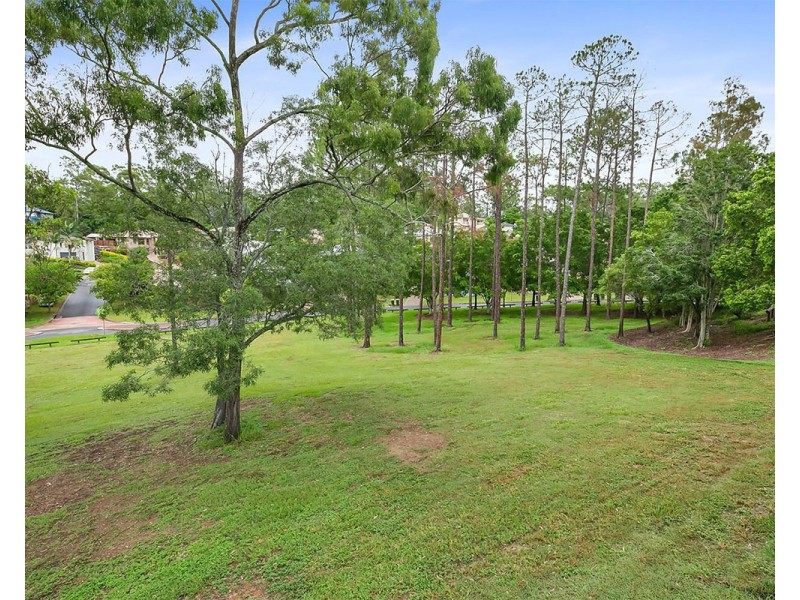 23 Parkway Place, Kenmore QLD 4069