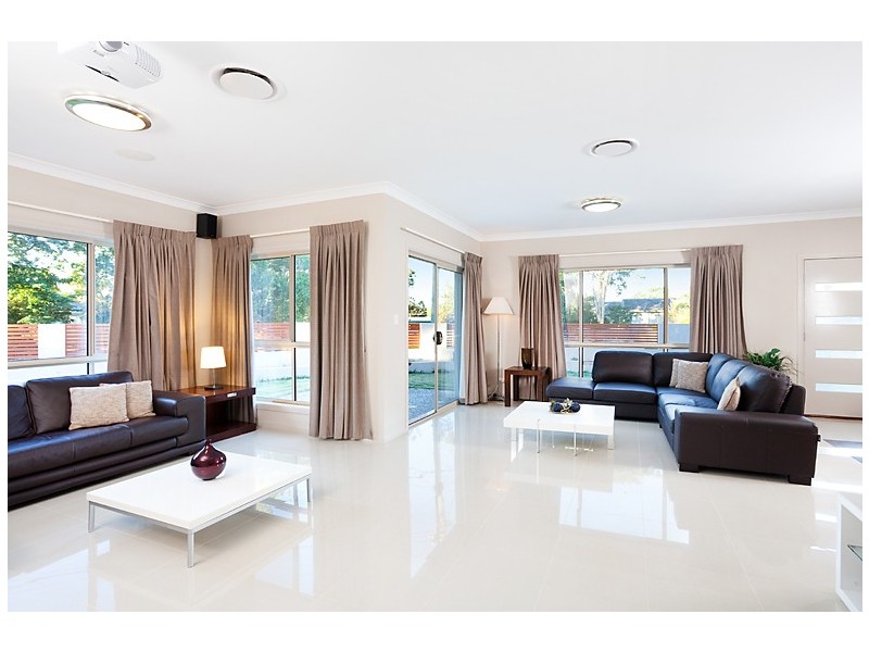 21  Currong Street, Kenmore QLD 4069