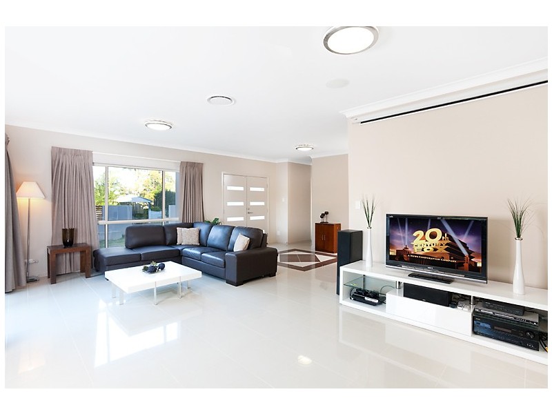 21  Currong Street, Kenmore QLD 4069