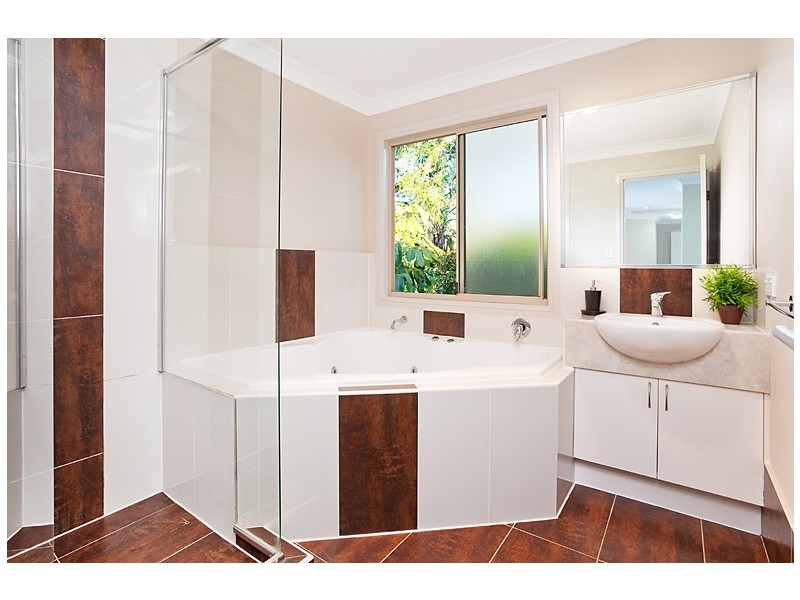 21  Currong Street, Kenmore QLD 4069