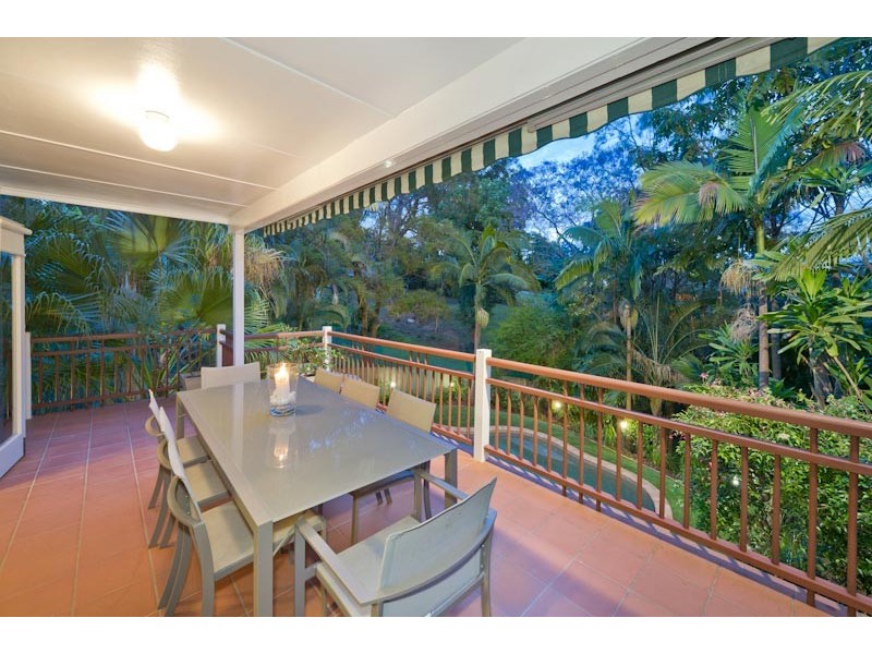8 Skerry Street, Kenmore QLD 4069
