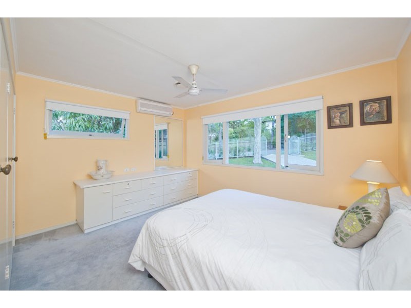 8 Skerry Street, Kenmore QLD 4069