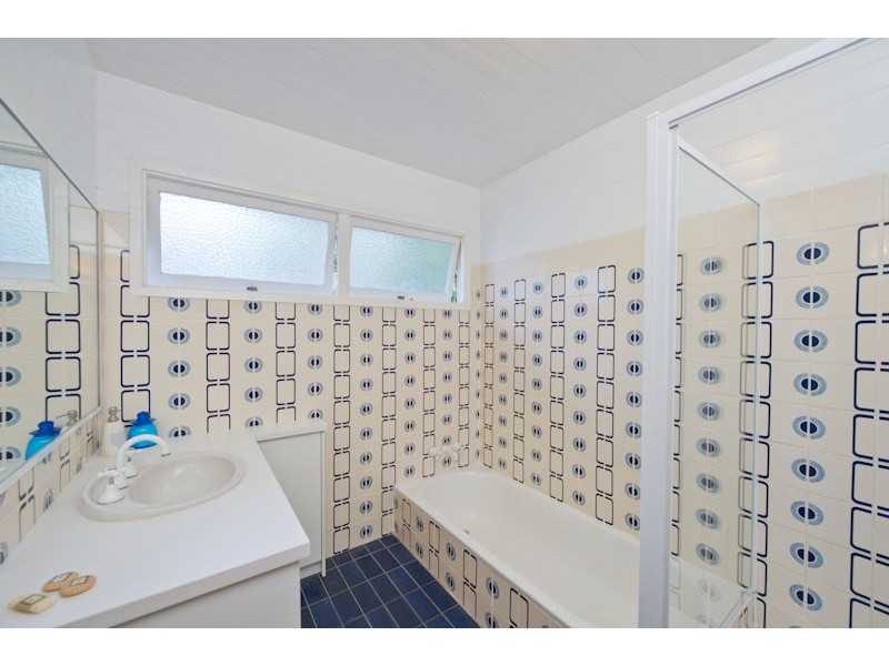 8 Skerry Street, Kenmore QLD 4069