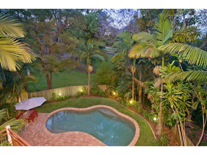 8 Skerry Street, Kenmore QLD 4069