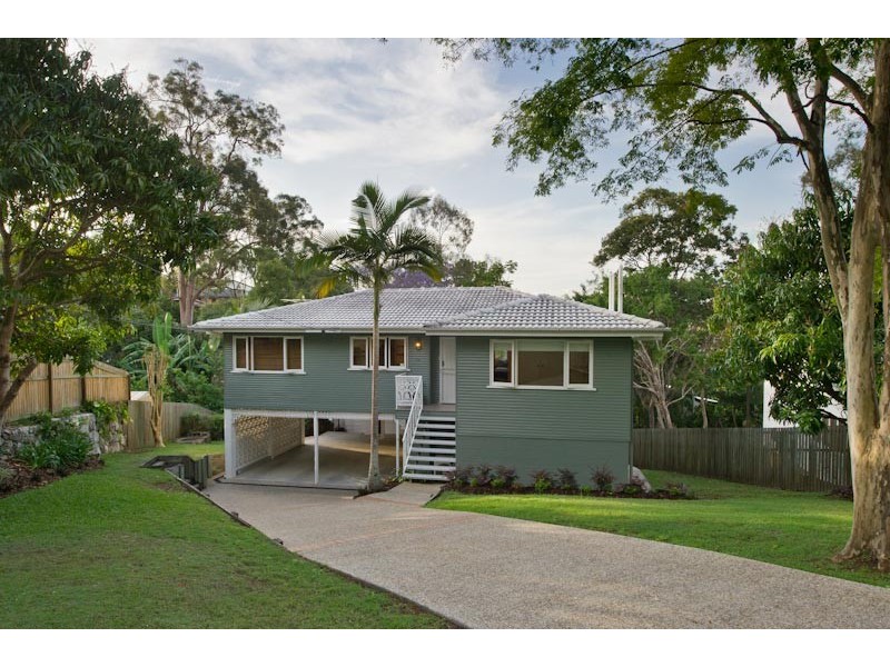 8 Skerry Street, Kenmore QLD 4069