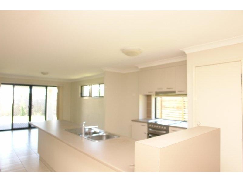 27 Turquoise Crescent, Springfield Lakes QLD 4300