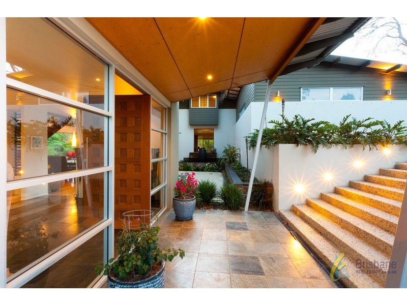 30 Nioka St, Brookfield QLD 4069