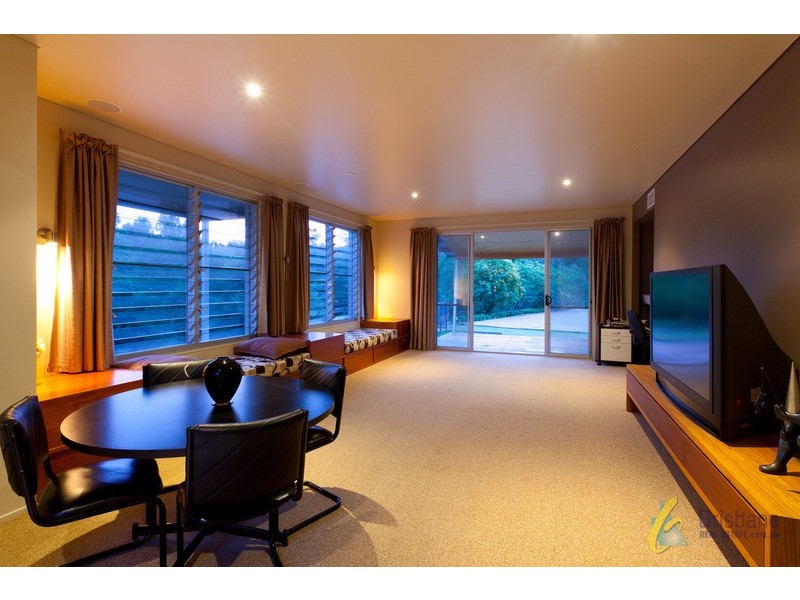 30 Nioka St, Brookfield QLD 4069