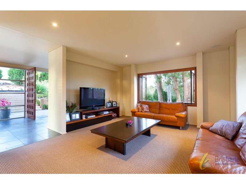 30 Nioka St, Brookfield QLD 4069