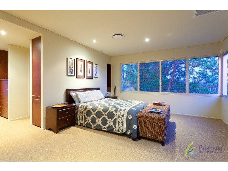 30 Nioka St, Brookfield QLD 4069