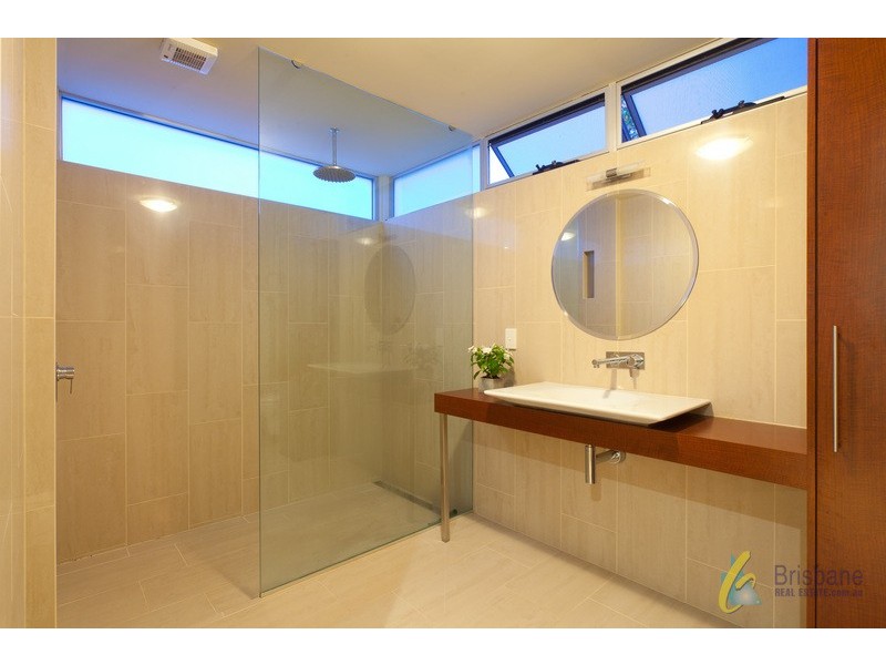 30 Nioka St, Brookfield QLD 4069