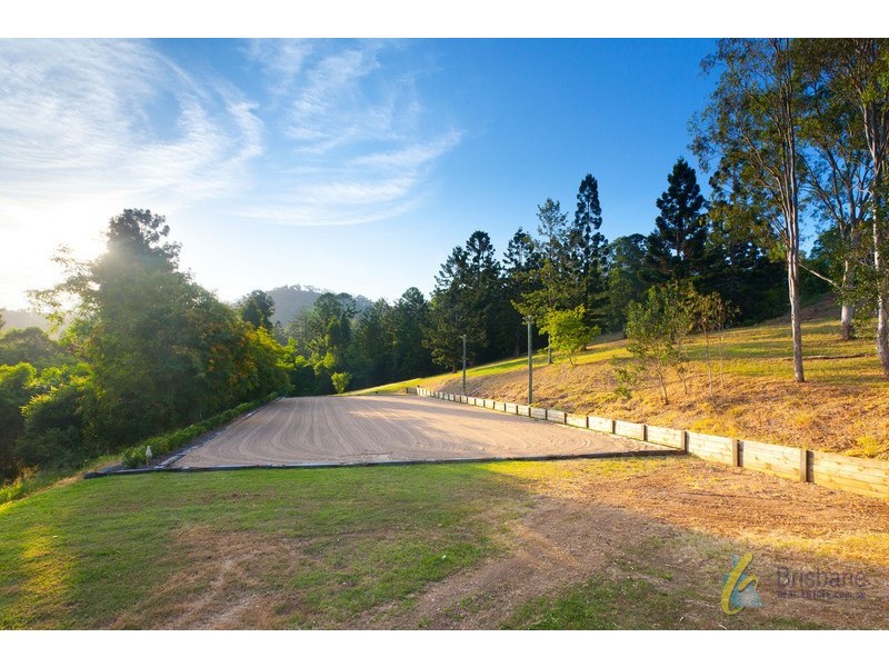 30 Nioka St, Brookfield QLD 4069