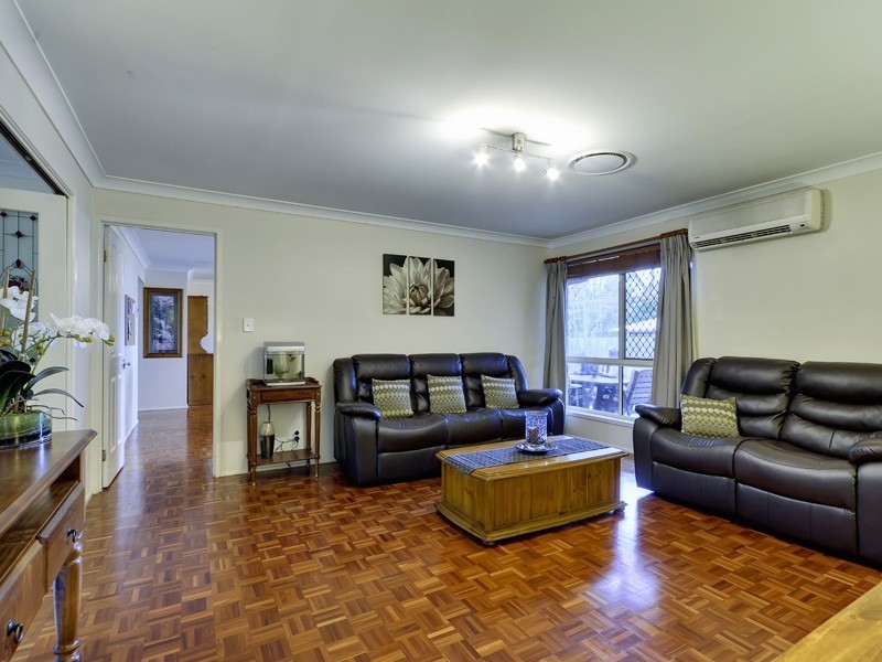 40 College Road, Karana Downs QLD 4306