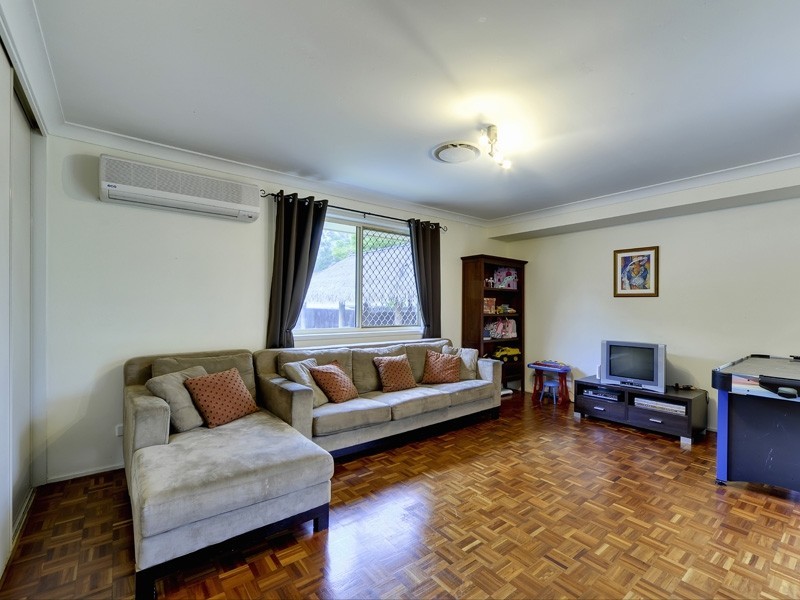 40 College Road, Karana Downs QLD 4306