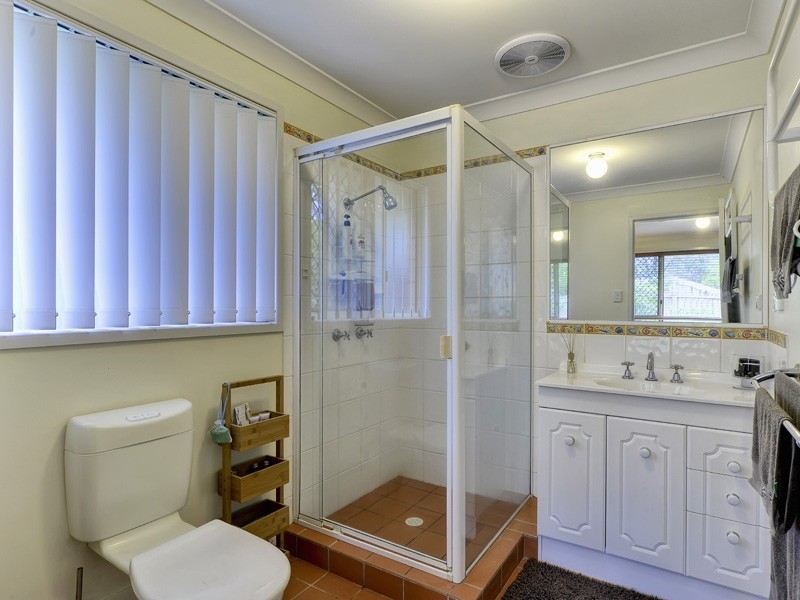 40 College Road, Karana Downs QLD 4306